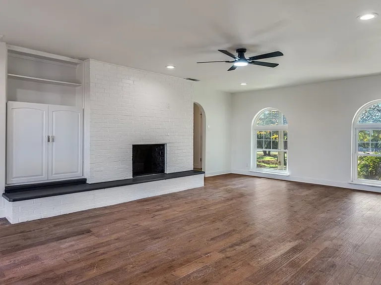1024 W Apache Trl — Photo 13