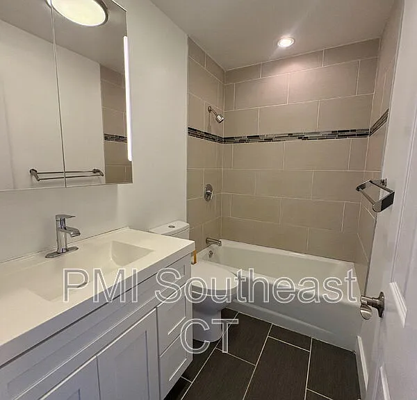4 Coggswell St #17 — Photo 13