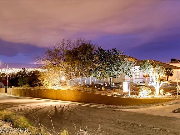 4th image of 1827 Amsterdam Ct