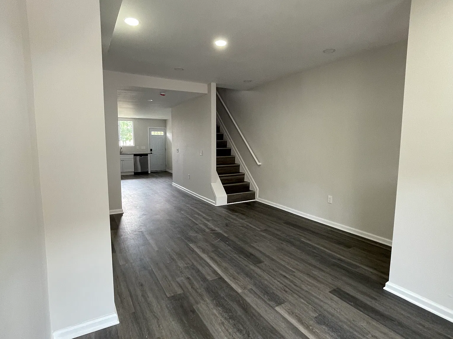 3 bed, 2.5 bath, 560 sqft, $2,095 — Photo 2