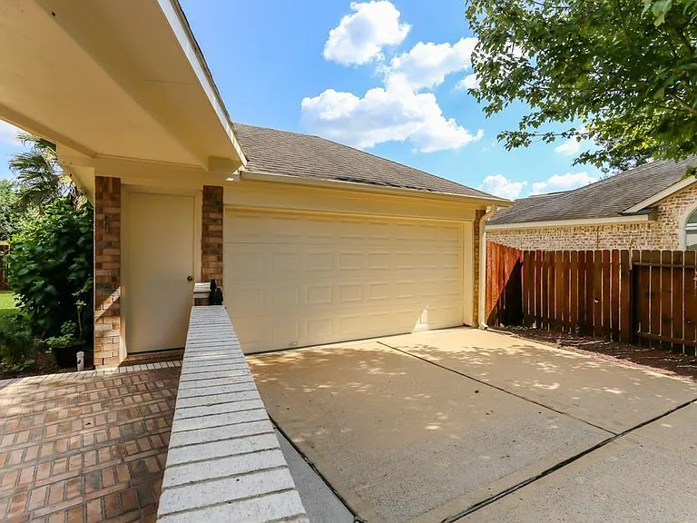 1534 Brookstone Ln — Photo 29
