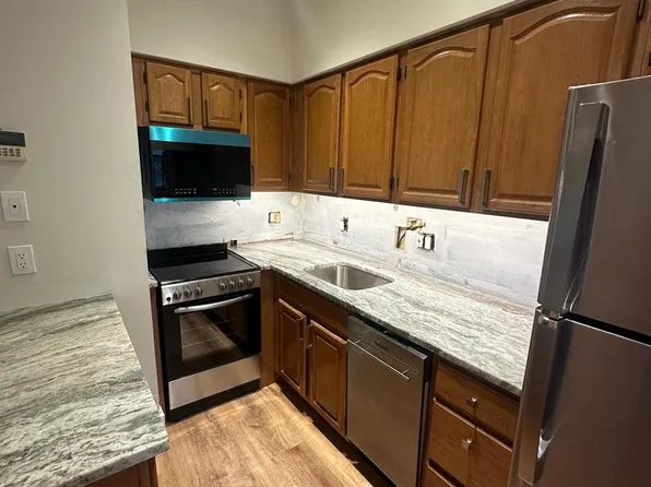 1306 W 13th St APT 1, Wilmington, DE 19806