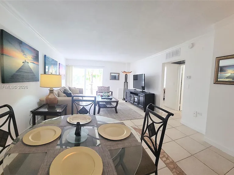 400 S Kings Point Dr #220 — Photo 4