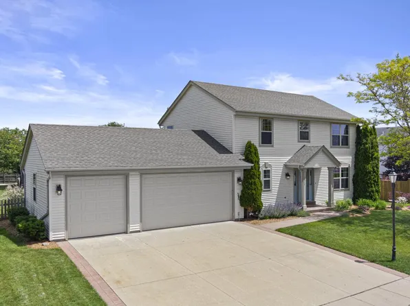 1717 Carriage DRIVE, East Troy, WI 53120