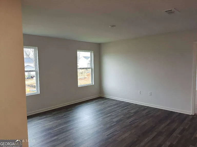 556 Pemberton St — Photo 5