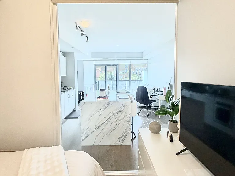 330 Richmond St W #609 — Photo 6