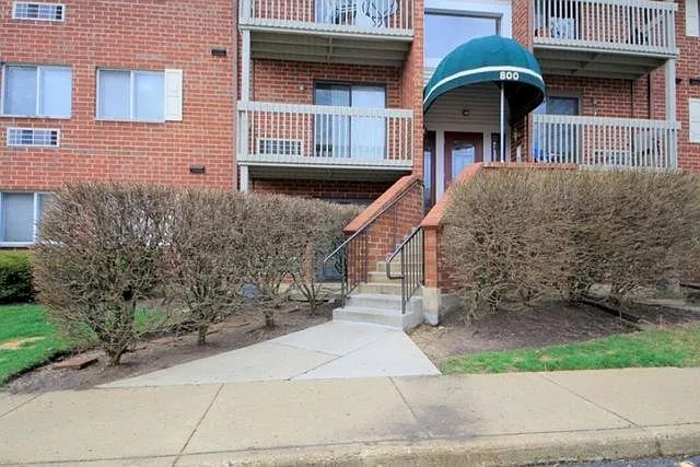 800 N Lakeside Dr APT 1C photo 1