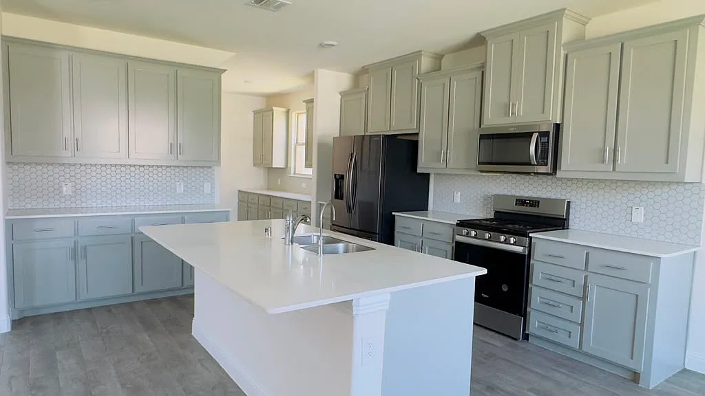 4 bed, 2.5 bath, 2668 sqft, $2,800 — Photo 3