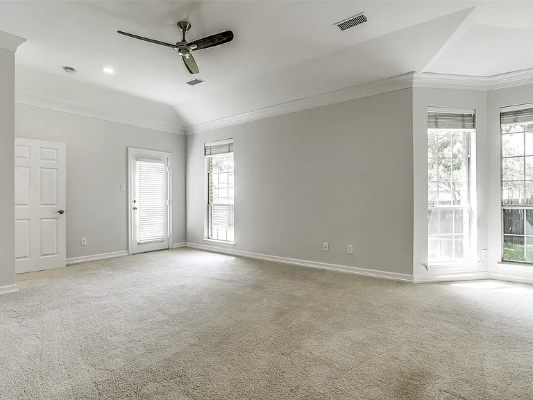 1270 Lakeway Dr — Photo 24