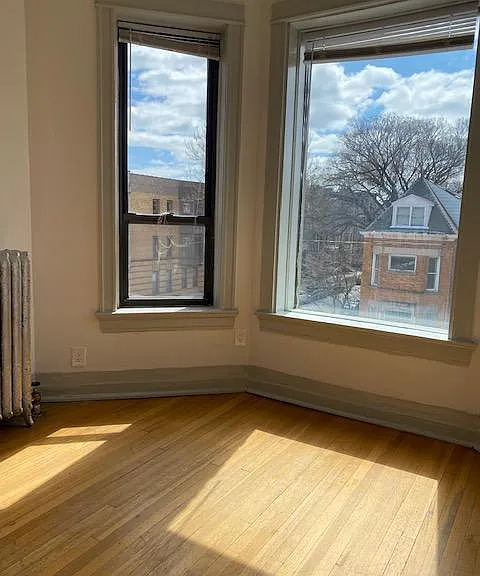 900 W Addison St #3 — Photo 3