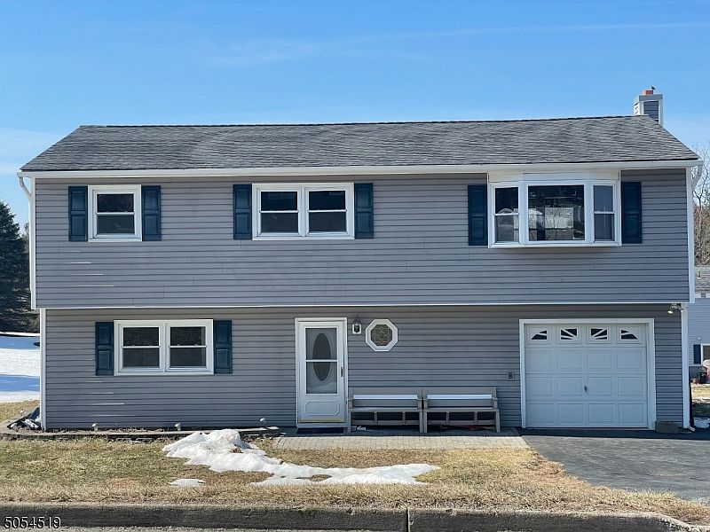 1st image of 24 Hadowanetz Dr
