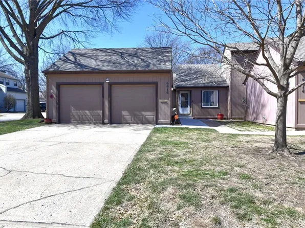 6616 Bradshaw St, Shawnee, KS 66216