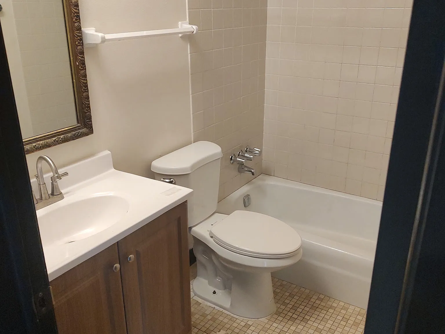 2 bed, 900 sqft, $1,100 — Photo 3