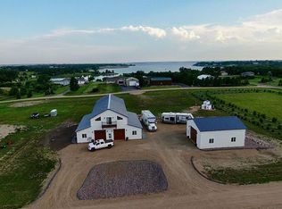 4142 13th St NW, Garrison, ND 58540