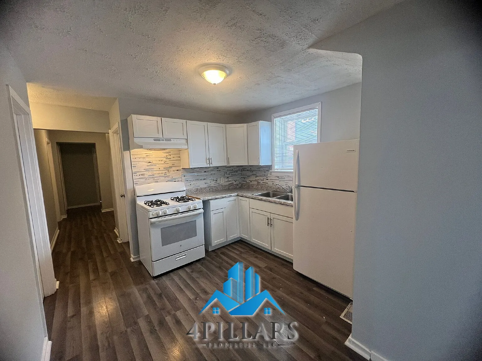 3 bed, 1.5 bath, 1056 sqft, $1,350 — Photo 4
