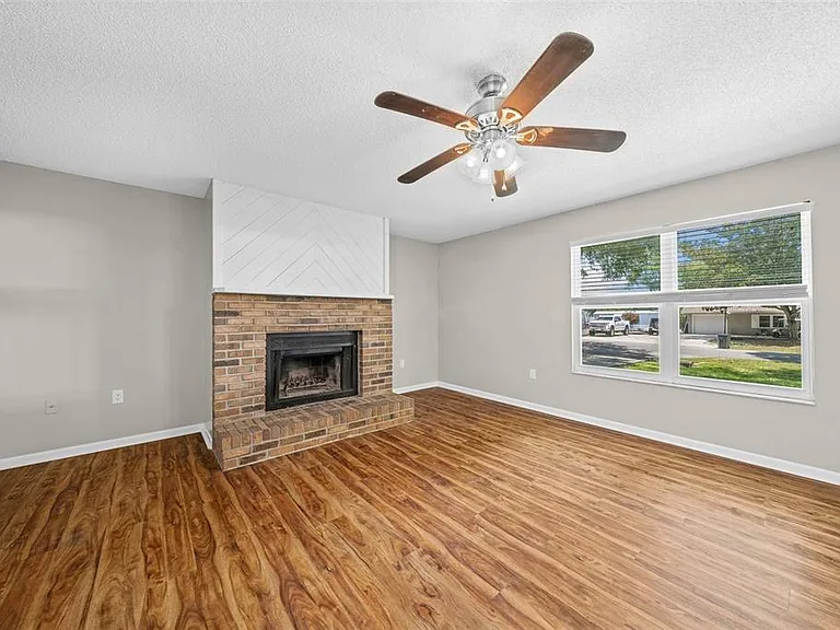 1820 SE 57th Ave — Photo 3