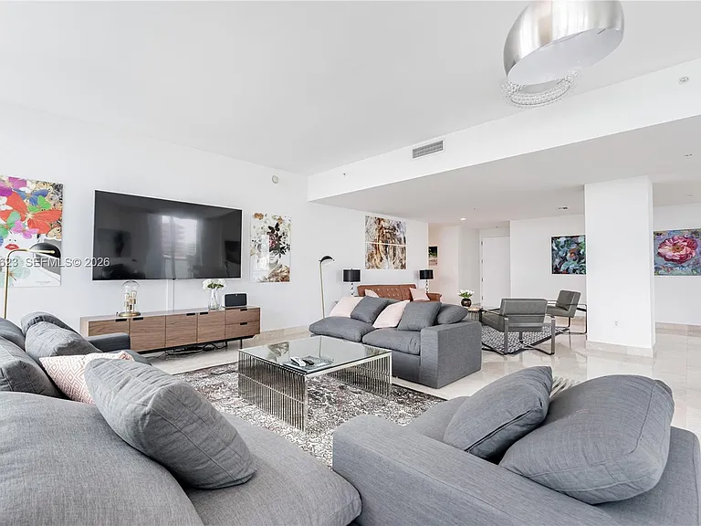 50 S Pointe Dr #701 — Photo 7