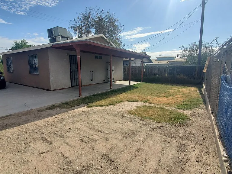 1416 E H St — Photo 3