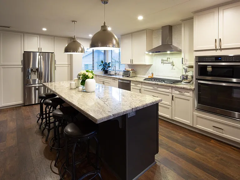 3733 E Bottlebrush Dr — Photo 2