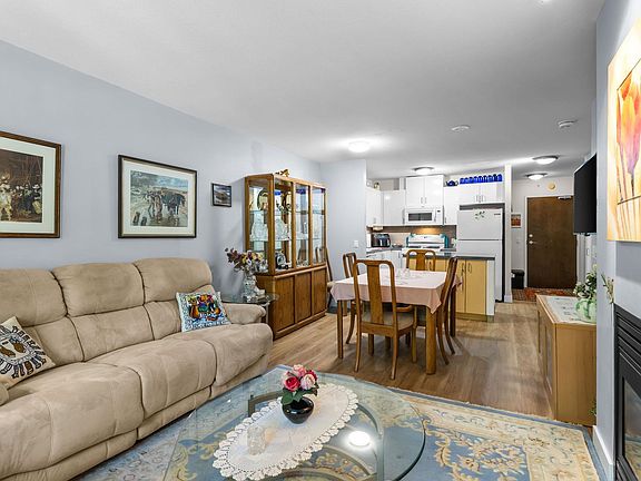 5th image of 175 W 1st St #205
