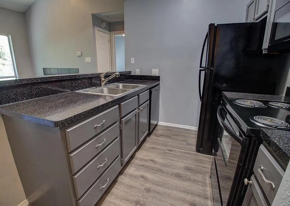 2606 Rio Grande St #305