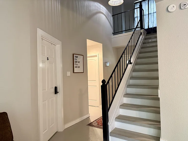 Thompkins Dr — Photo 9