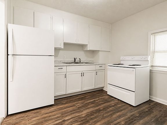 4th image of 1946 Iron St APT 4