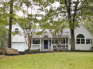 18 Bay View Dr, Southampton, NY 11968