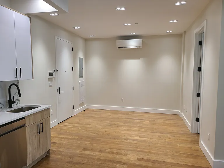 257 N 7th St #4R — Photo 12