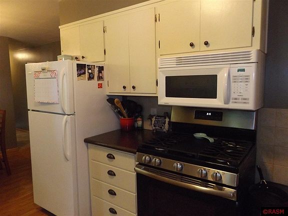 4th image of 301 E Blue Earth St