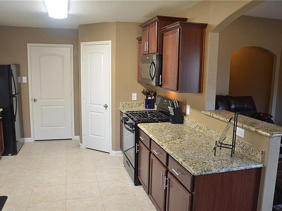 5th image of 5035 Royal Springs Dr