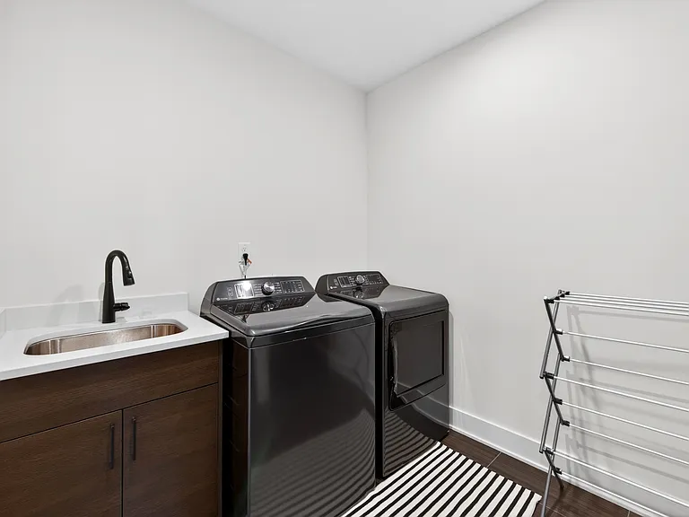 504 Shelton St — Photo 16