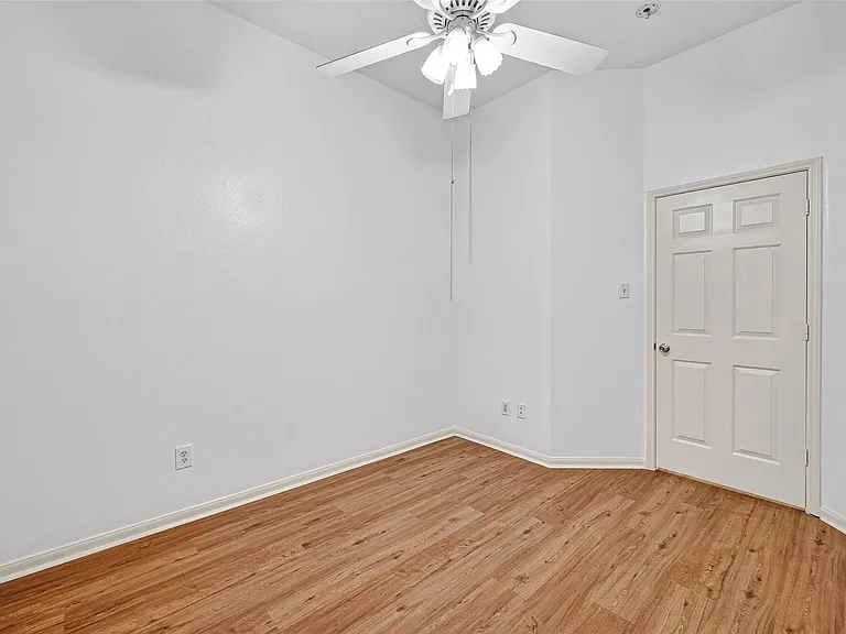 17303 Kenton Crossing Ln — Photo 29