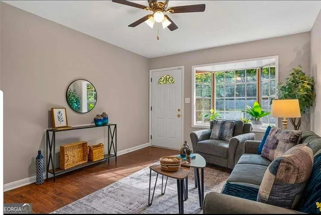 4 bed, 1.0 bath, 1079 sqft, $1,690 — Photo 4