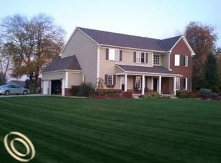 18040 Meadow Ct, Ray, MI 48096