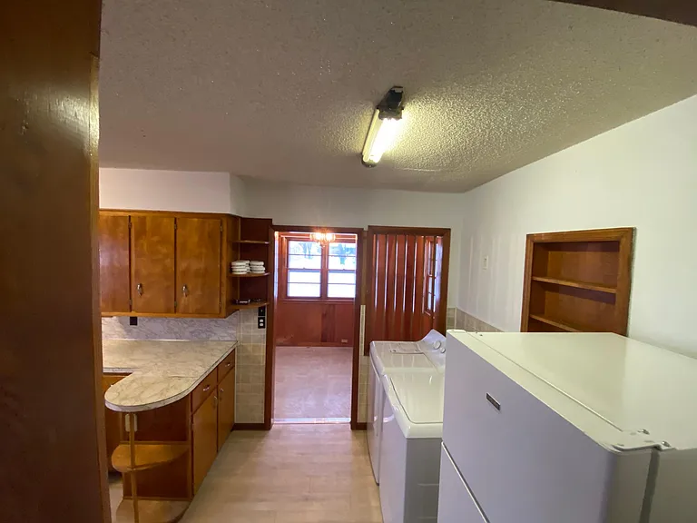 608 S Locust St — Photo 4