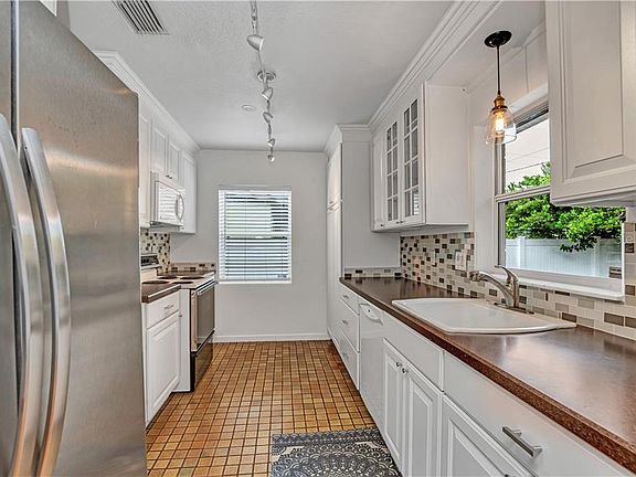 3rd image of 4011 Ibis Dr