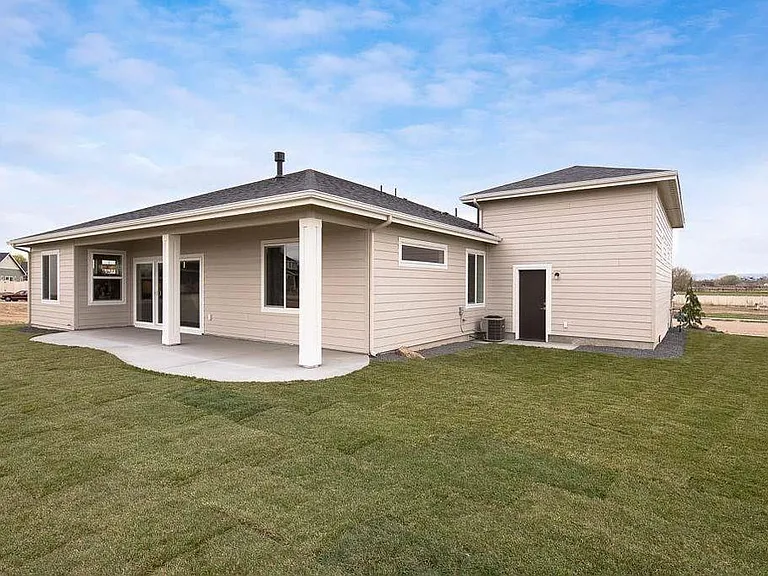 1385 Laramie Ave — Photo 17