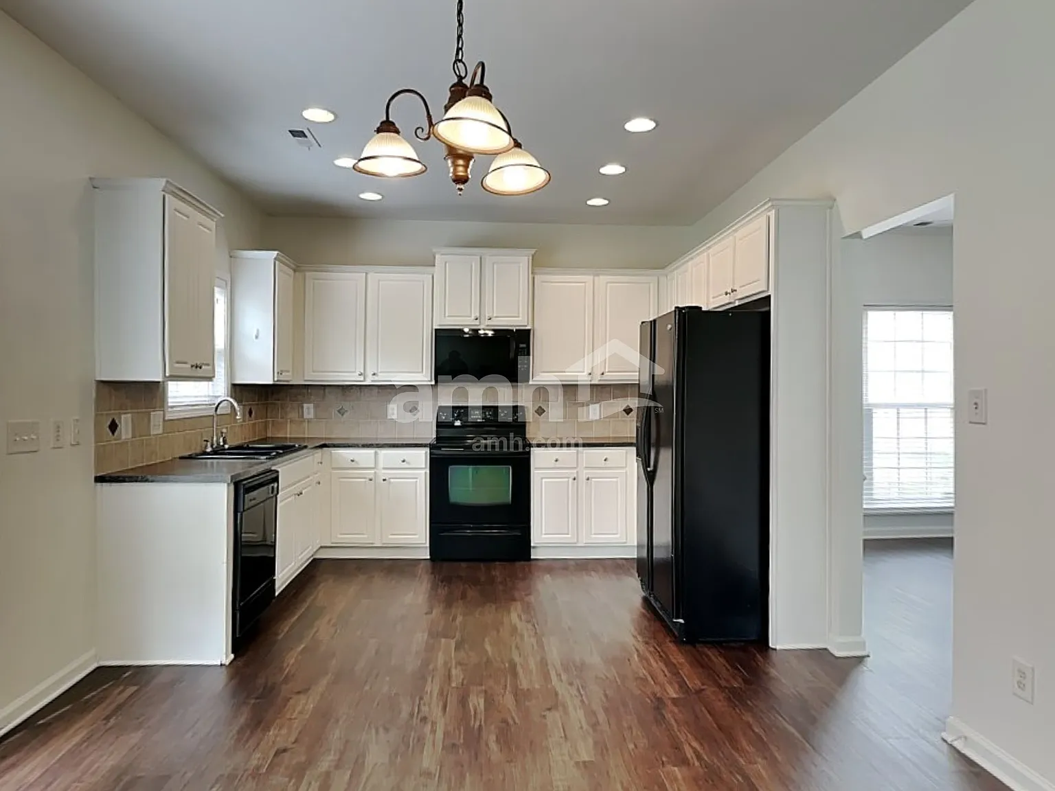 4 bed, 2.5 bath, 2206 sqft, $2,345 — Photo 3