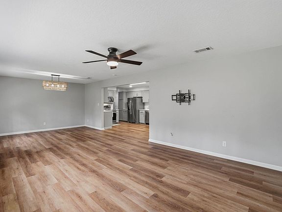 4th image of 108 Parkwood Dr