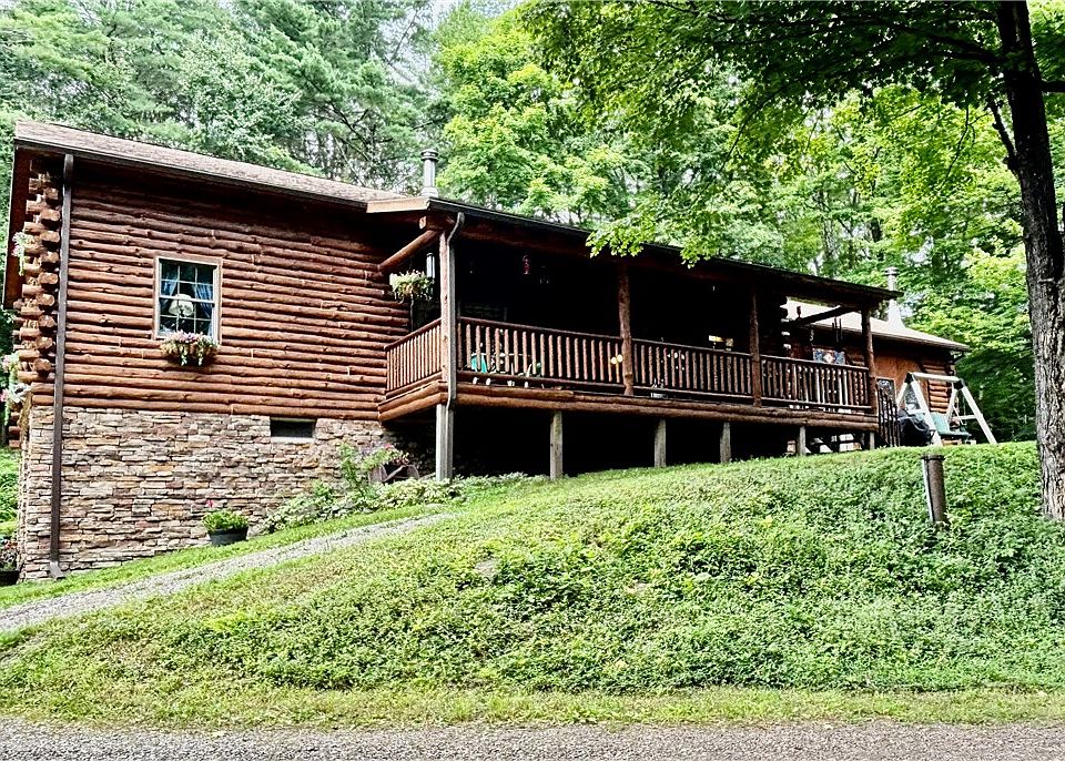 1st image of 215 Oppermann Rd