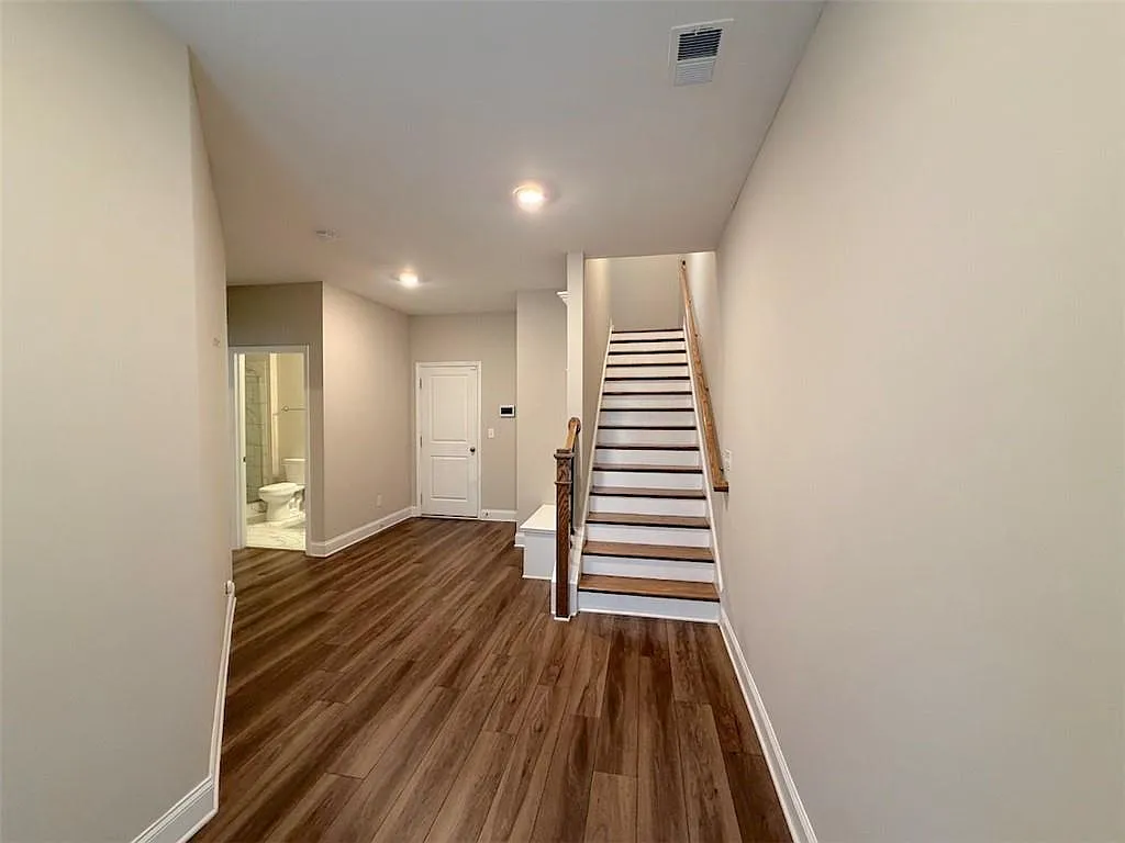 3 bed, 3.5 bath, 2525 sqft, $3,850 — Photo 3