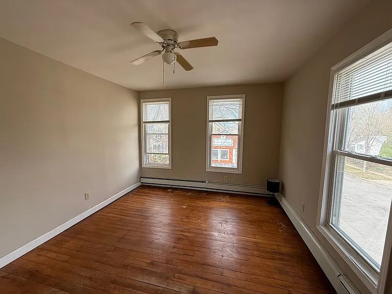 562 W Edmund Ave — Photo 10