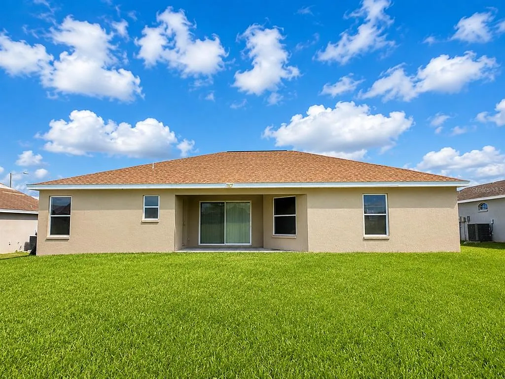 4 bed, 2.0 bath, 1911 sqft, $1,899 — Photo 2