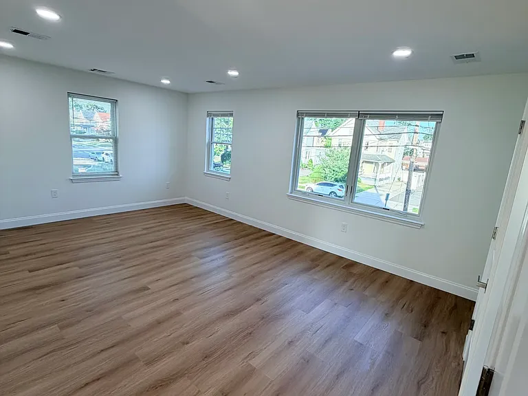 33 Grandview Ave #2 — Photo 4