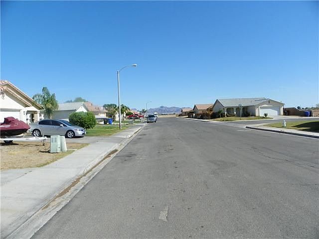 2nd image of 771 Lawrence Ave