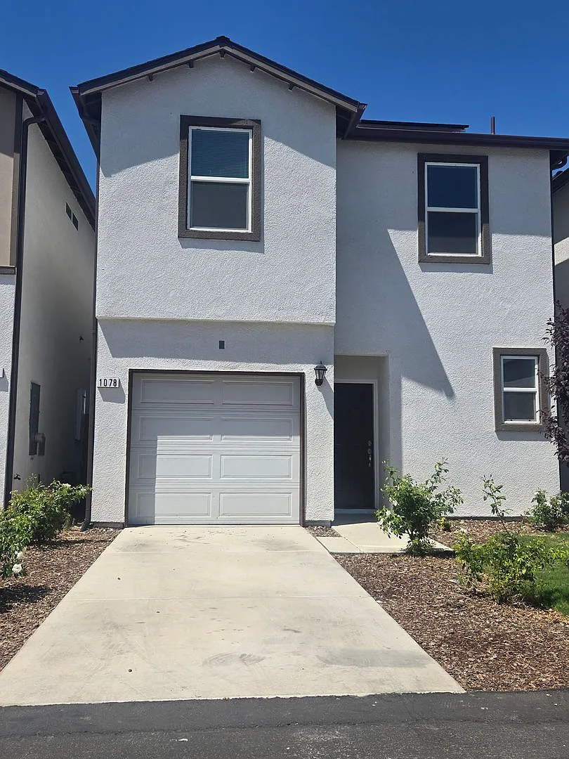 Building Photo - 1078 Buena Vista Ln
