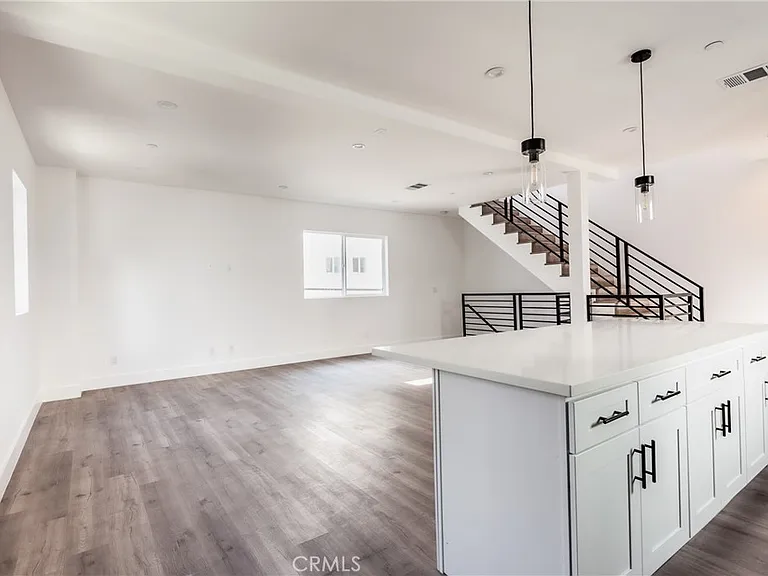 10910 W Hesby St #1/2 — Photo 13