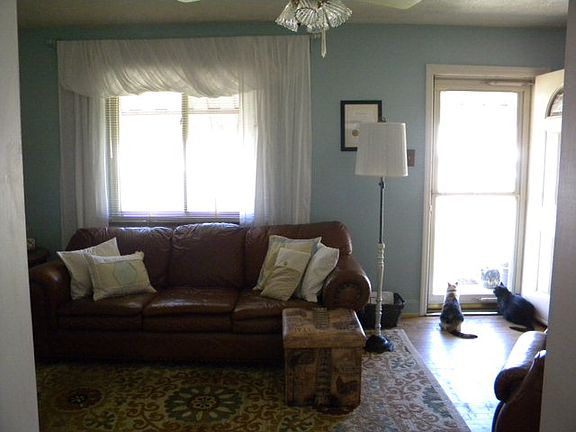 4th image of 2926 Sunrise Ave