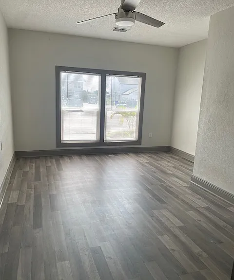 1100 Lowry Ave #33 — Photo 15